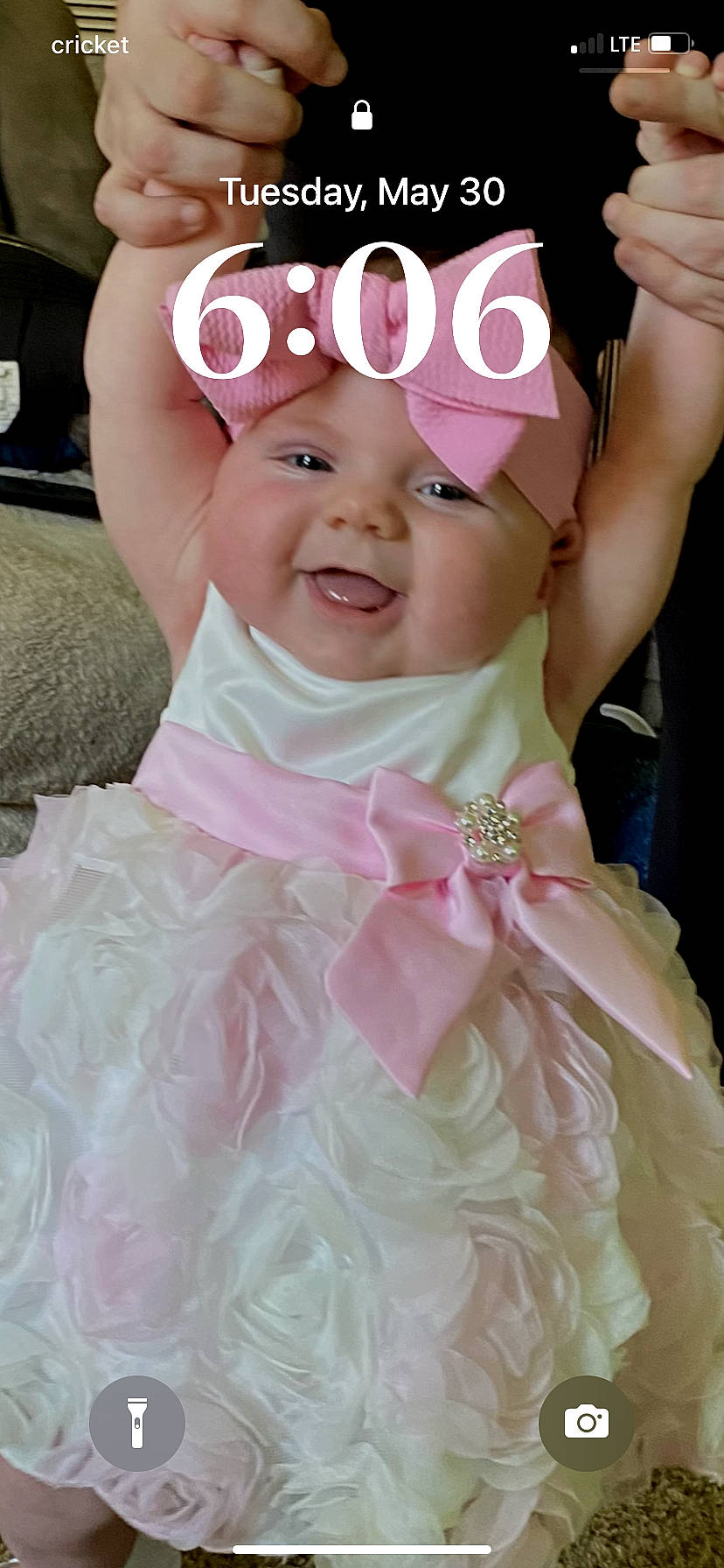 Fryea is registered to the contest to win money with this photo: baby, baby_laughing, baby_toddler_clothing, costume, dress, event, fashion_accessory, formal_wear, fun, gesture, hair_accessory, happy, hat, headgear, headpiece, headwear, iris, magenta, person, pink