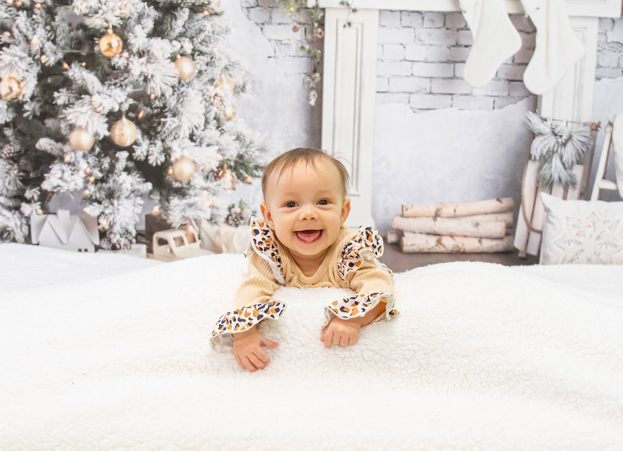 Nova is registered to the contest to win money with this photo: baby, baby_toddler_clothing, child, dress, event, flooring, freezing, happy, human_body, jewellery, joy, pattern, people, people_in_nature, person, sitting, smile, stock_photography, toddler, tree
