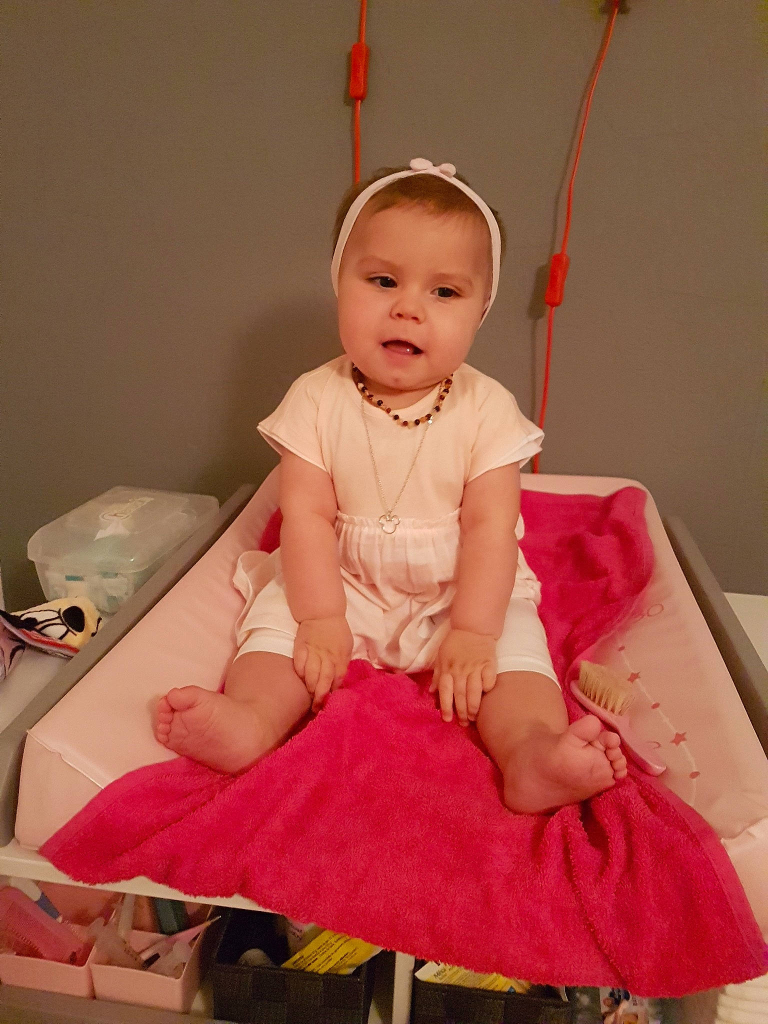 Elona a rejoint le concours — aidez-le/la à gagner de superbes lots ! baby, baby_toddler_clothing, child, clothing, costume, person, pink, sitting, toddler