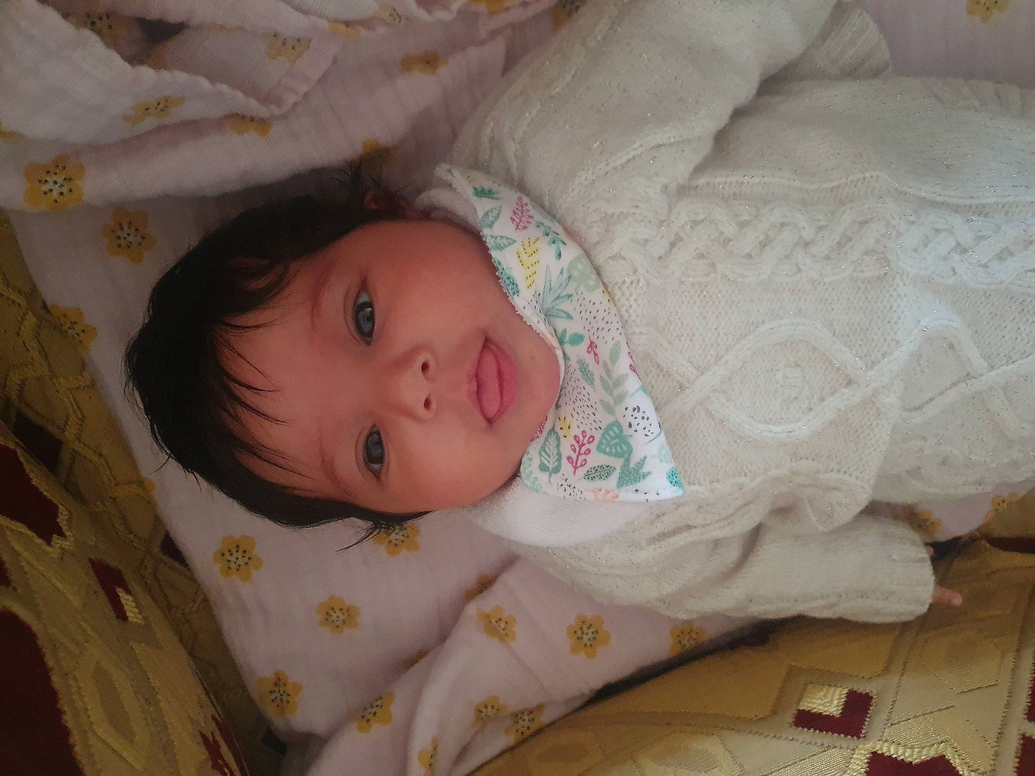 Layane participe au concours pour gagner de l'argent avec cette photo : baby, baby_toddler_clothing, bedding, bedtime, cheek, child, comfort, eye, face, head, iris, linens, pattern, person, product, room, skin, sleeve, textile, toddler