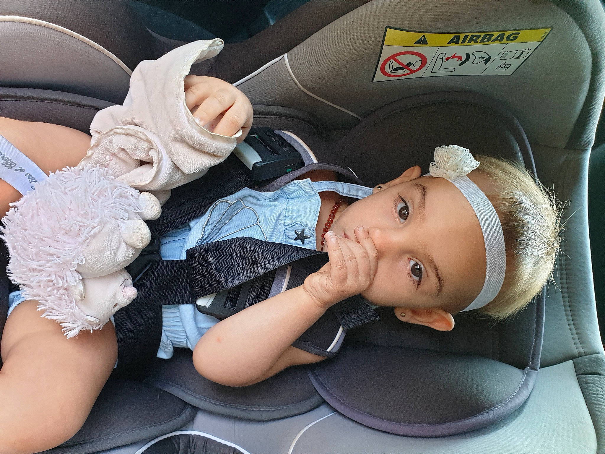 Lesia participe au concours pour gagner de l'argent avec cette photo : auto_part, automotive_design, automotive_exterior, automotive_wheel_system, baby_in_car_seat, car_seat, car_seat_cover, child, comfort, eyelash, family_car, hat, head_restraint, luxury_vehicle, mammal, motor_vehicle, person, personal_luxury_car, steering_wheel, toddler