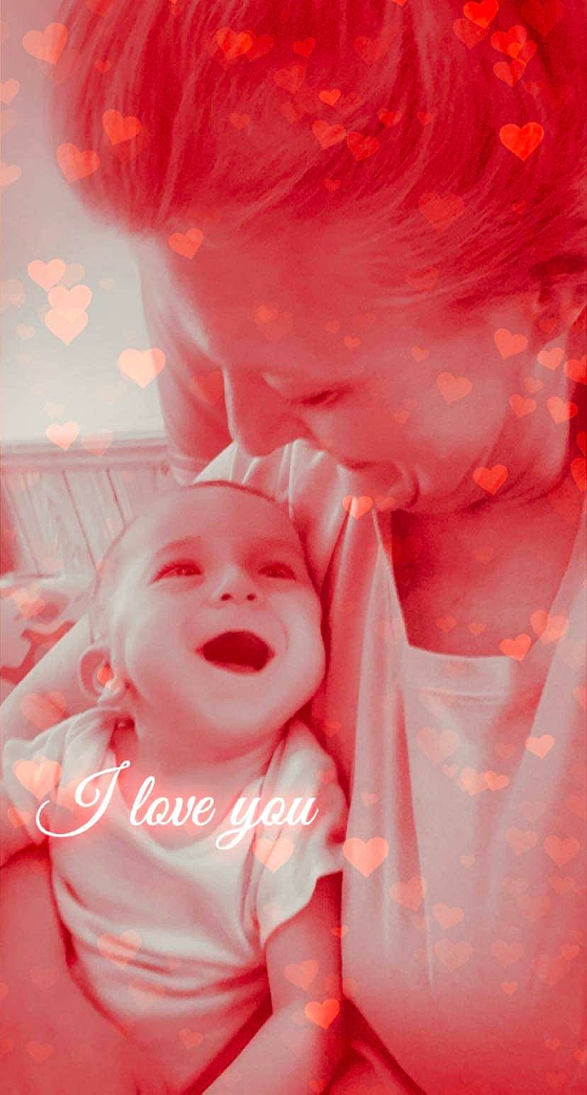 Roy is registered to the contest to win money with this photo: cheek, cool, ear, eyebrow, eyelash, facial_expression, finger, gesture, happy, head, jaw, lip, magenta, mouth, neck, nose, orange, person, pink, skin