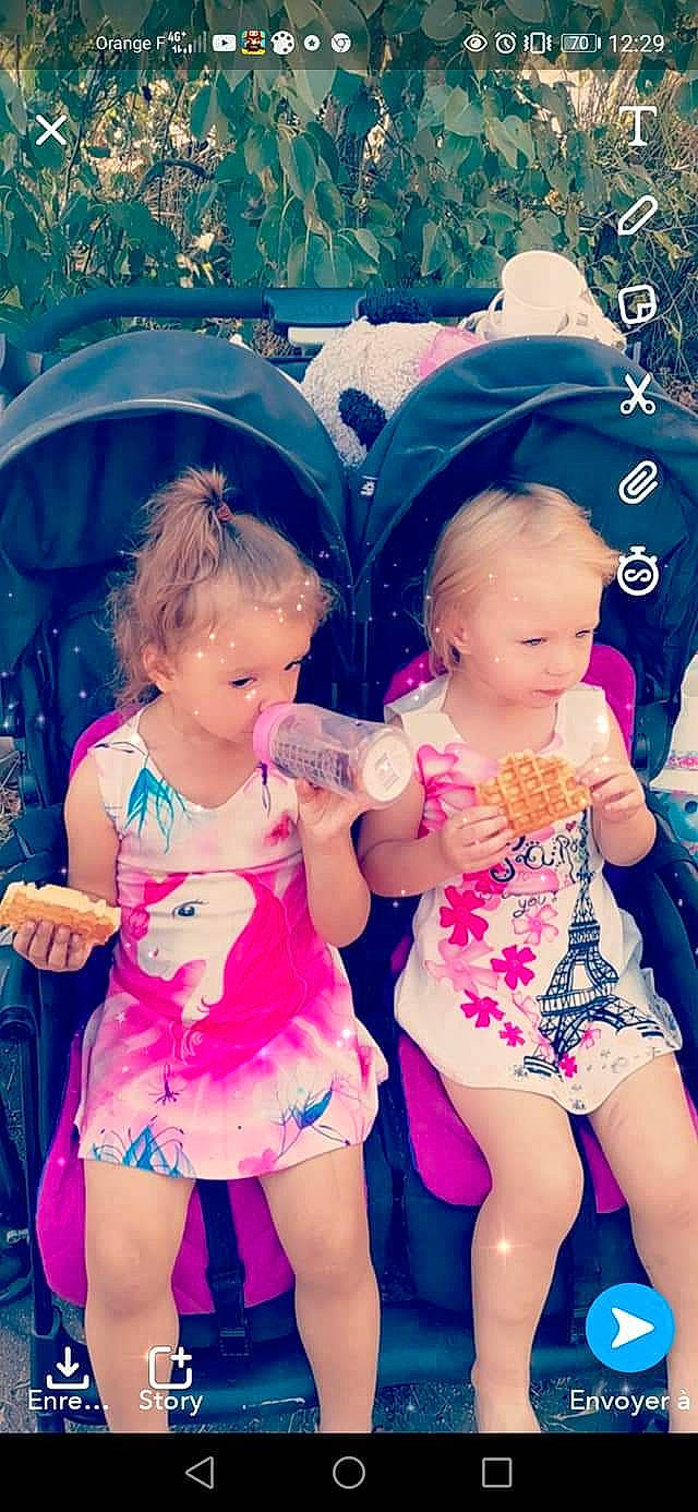 Lyna participe au concours pour gagner de l'argent avec cette photo : baby, child, fun, happy, magenta, person, pink, play, product, recreation, sibling, smile, toddler