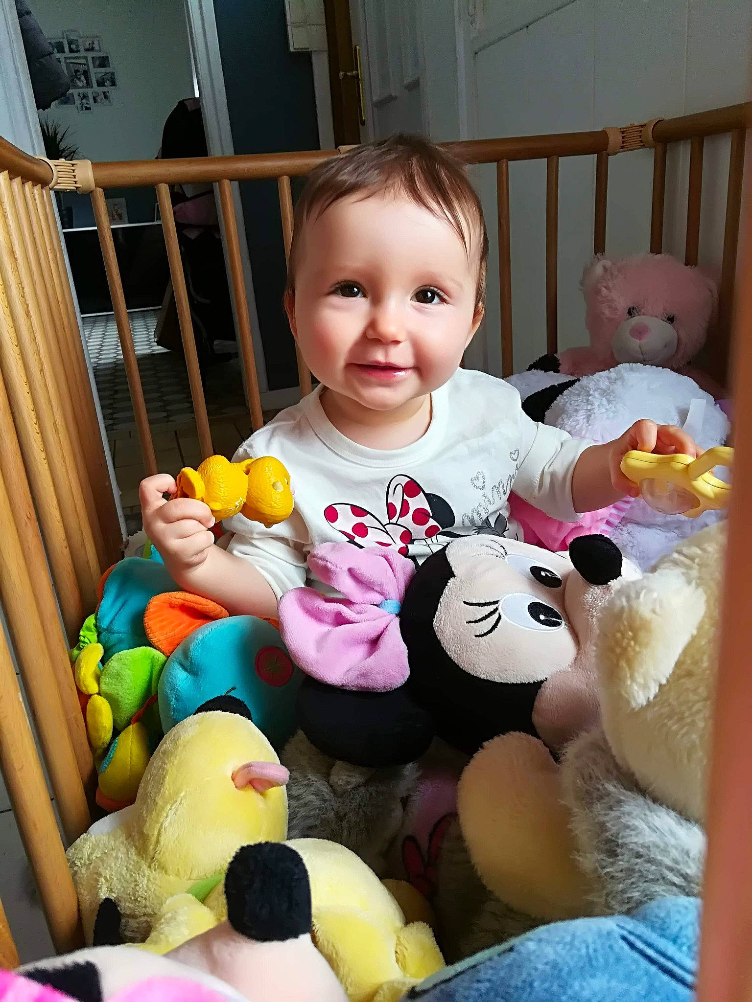 Cassy participe au concours pour gagner de l'argent avec cette photo : baby, baby_products, baby_toddler_clothing, cheek, child, eye, facial_expression, fun, happy, person, pink, plush, skin, smile, snapshot, stuffed_toy, teddy_bear, textile, toddler, toy