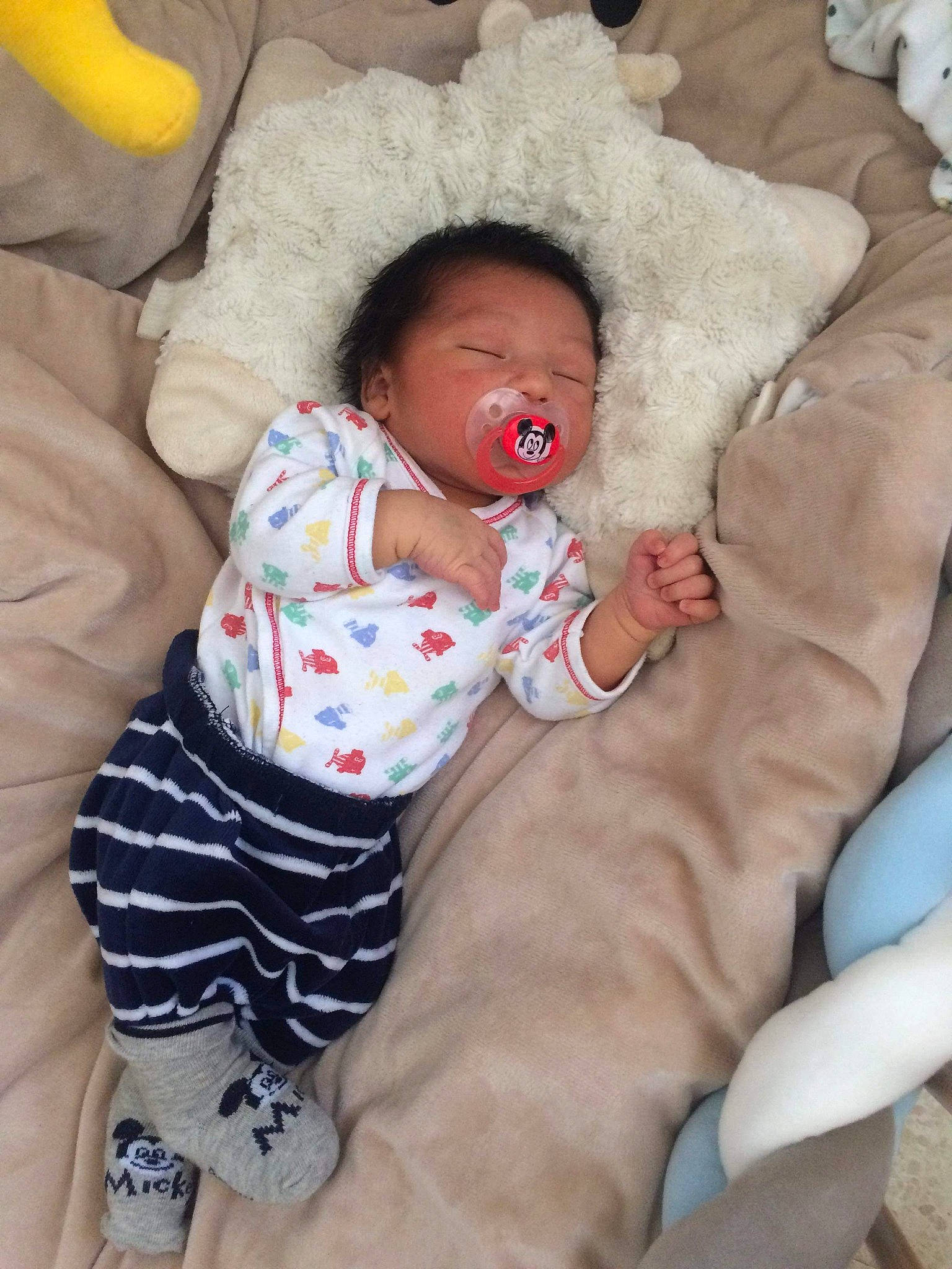 Sevan participe au concours pour gagner de l'argent avec cette photo : baby, baby_sleeping, bedtime, child, comfort, person, product, sleep, toddler