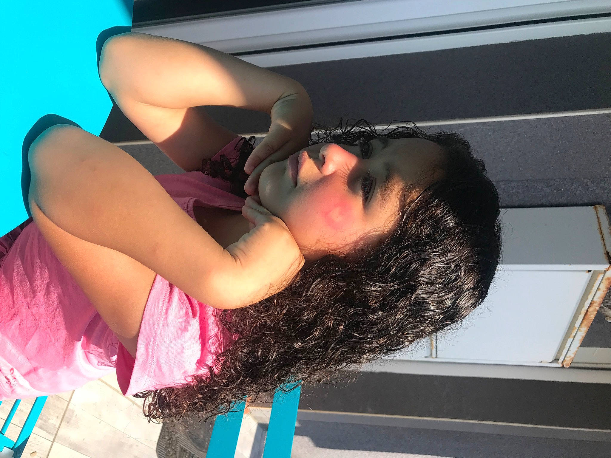 Oxana participe au concours pour gagner de l'argent avec cette photo : arm, black_hair, blond, chest, cool, elbow, eyelash, eyewear, facial_expression, fashion_design, flash_photography, fun, happy, human_leg, long_hair, mouth, person, shoulder, skin, thigh