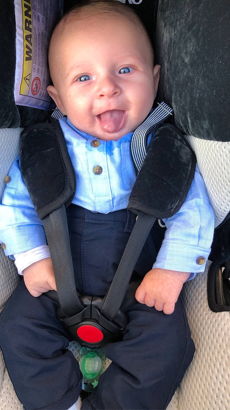 Zakary participe au concours pour gagner de l'argent avec cette photo : auto_part, baby, baby_carriage, baby_carrier, baby_in_car_seat, baby_products, car_seat, cheek, child, person, product, seat_belt, sitting, toddler