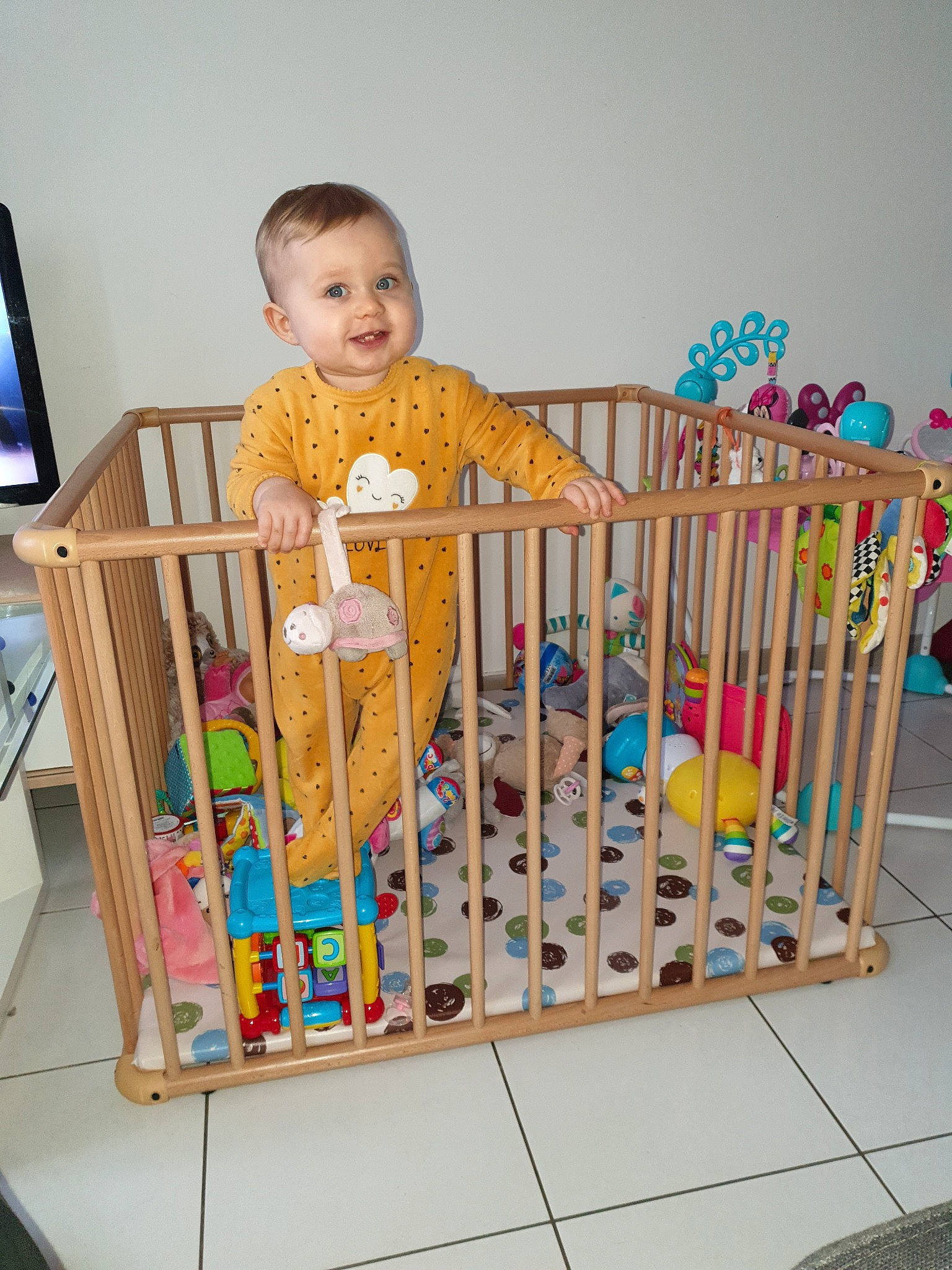 Mëlyne participe au concours pour gagner de l'argent avec cette photo : baby_products, baby_safety, baby_toys, child, nursery, person, play, product, room, toddler, toy