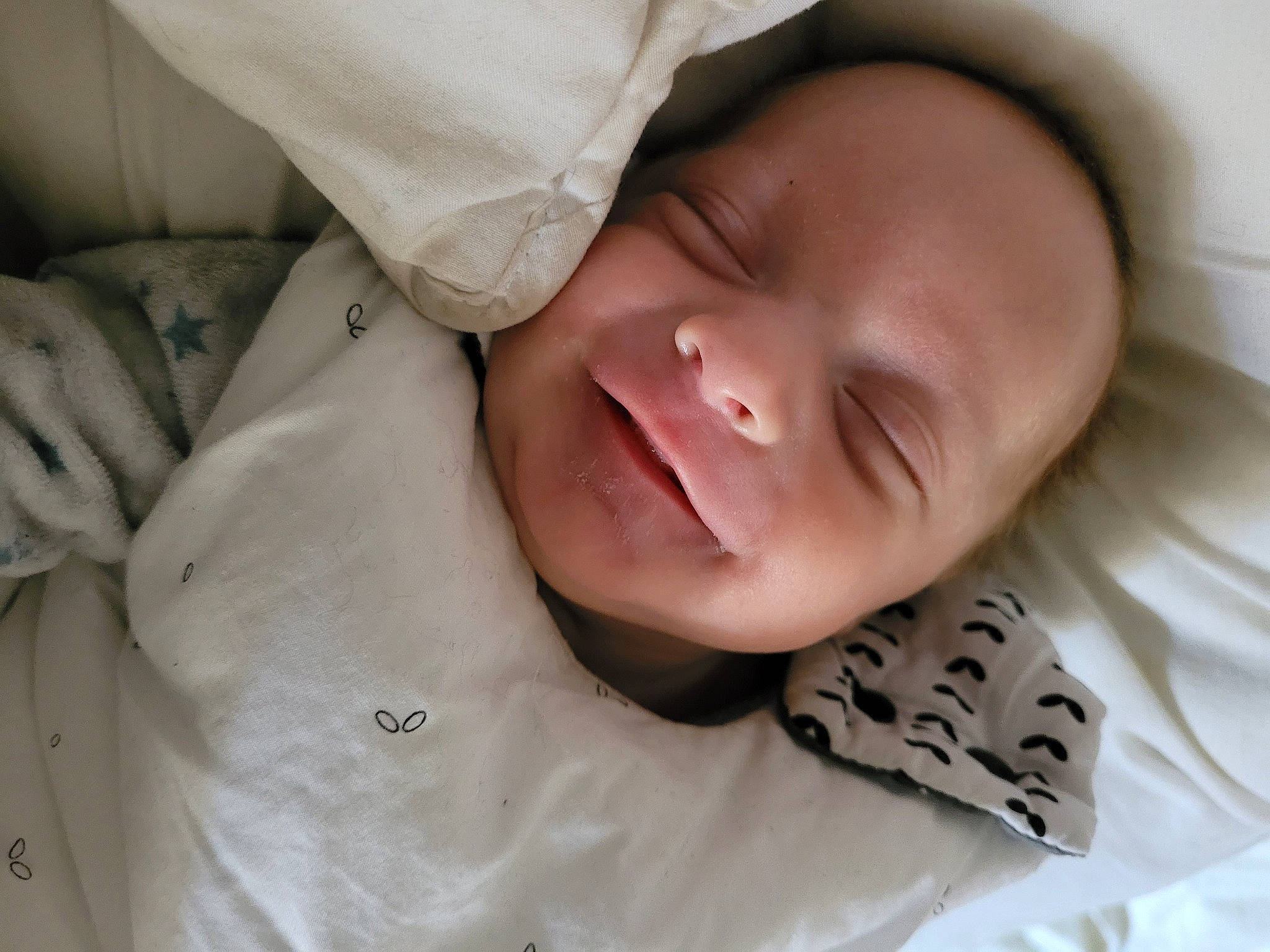 Connor participe au concours pour gagner de l'argent avec cette photo : baby, baby_products, baby_toddler_clothing, bedtime, cheek, child, comfort, event, eye, happy, iris, linens, person, portrait_photography, product, sleep, sleeve, smile, thumb, toddler