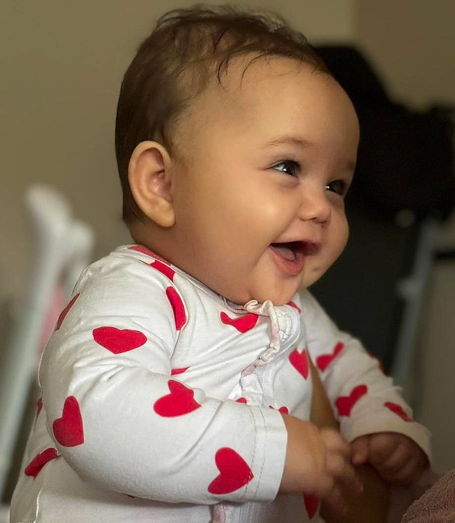 Noelyne participe au concours pour gagner de l'argent avec cette photo : baby, baby_toddler_clothing, cheek, child, chin, collar, face, gesture, happy, head, human_body, iris, lip, nose, person, pleased, skin, sleeve, smile, t_shirt