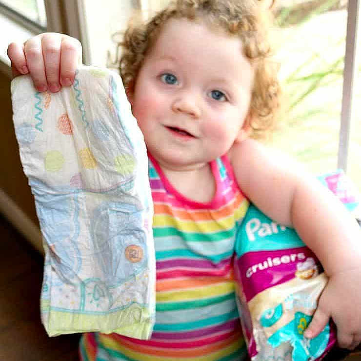 Vania participe au concours pour gagner de l'argent avec cette photo : baby, bag, blanket, bodypart, clothing, cushion, diaper, dress, face, finger, hand, head, homedecor, person, photography, pillow, portrait, quilt, shopping, t_shirt