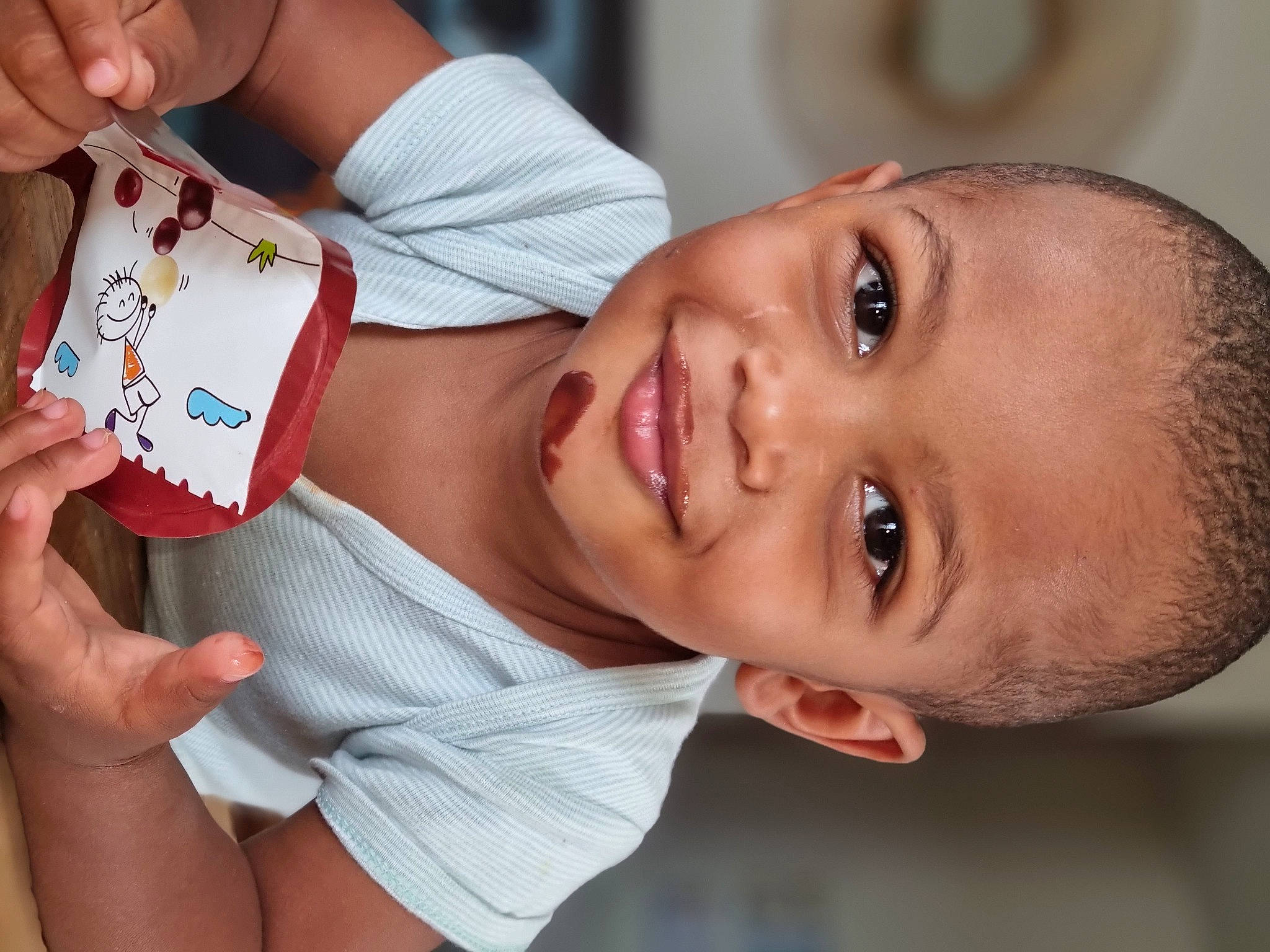 Jules participe au concours pour gagner de l'argent avec cette photo : baby_toddler_clothing, cheek, child, chin, drinkware, eyelash, facial_expression, finger, fun, gesture, hand, happy, hat, joy, lip, mouth, neck, nose, person, skin