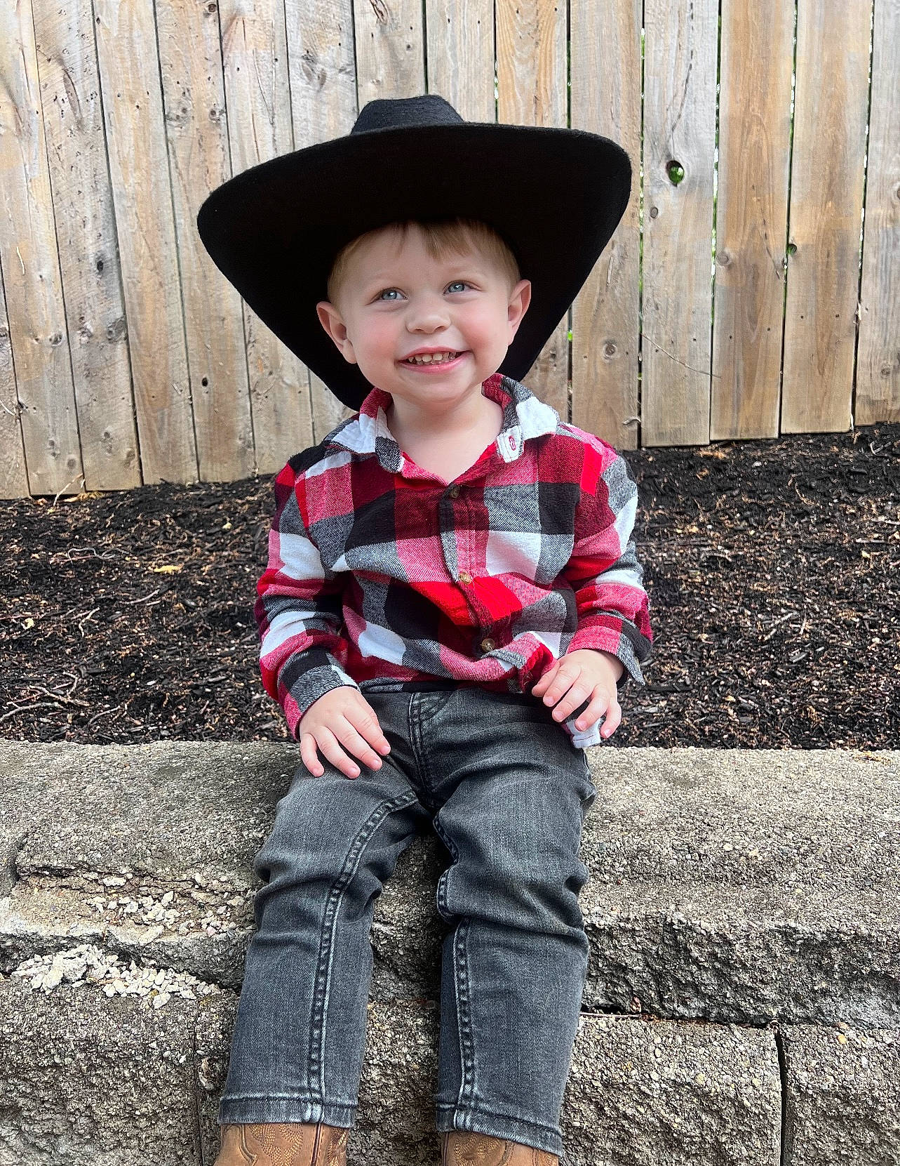 Carter is registered to the contest to win money with this photo: baby_toddler_clothing, clothing, collar, eye, face, flash_photography, grass, happy, hat, head, headwear, joy, pattern, people_in_nature, person, plant, sleeve, smile, sun_hat, tints_and_shades