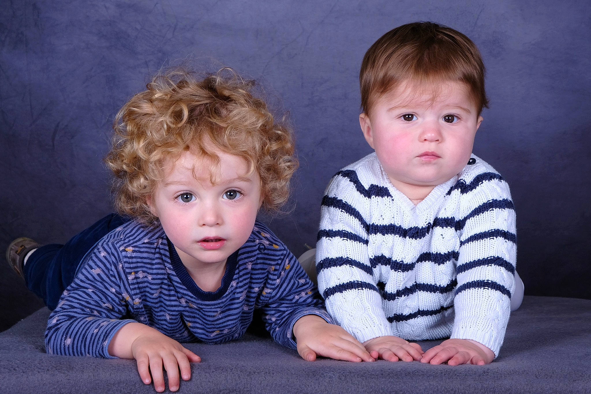 éli participe au concours pour gagner de l'argent avec cette photo : baby_toddler_clothing, cheek, child, chin, comfort, eye, face, facial_expression, flash_photography, gesture, happy, interaction, iris, mammal, nose, person, skin, sleeve, standing, toddler