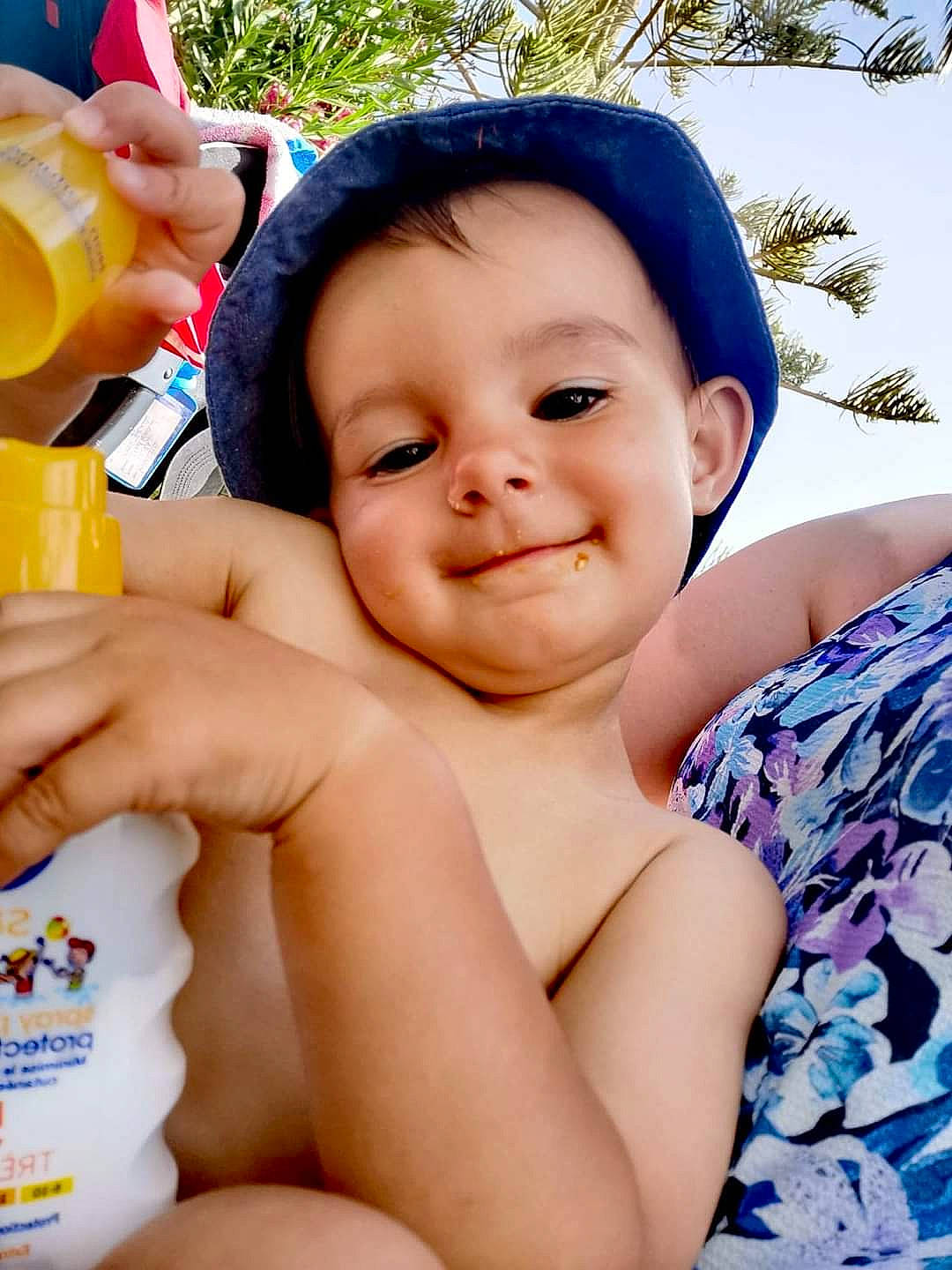 Samantha a rejoint le concours — aidez-le/la à gagner de superbes lots ! baby, child, finger, fun, hand, happy, joy, leg, neck, person, skin, smile, summer, toddler, vacation