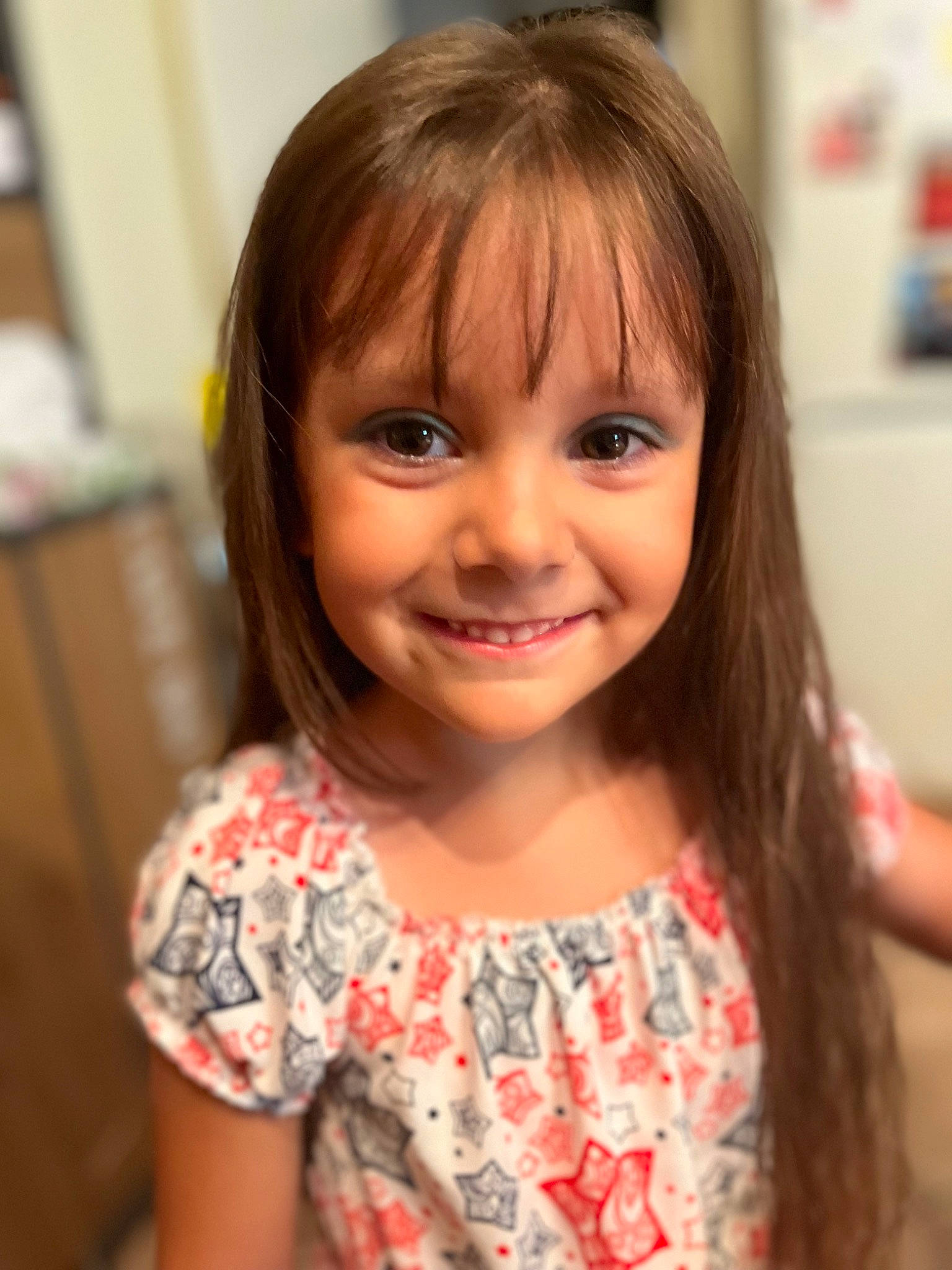 Elena a rejoint le concours — aidez-le/la à gagner de superbes lots ! bangs, cheek, child, chin, eye, eyebrow, eyelash, facial_expression, fun, hair, happy, iris, joy, layered_hair, lip, long_hair, nose, person, skin, sleeve