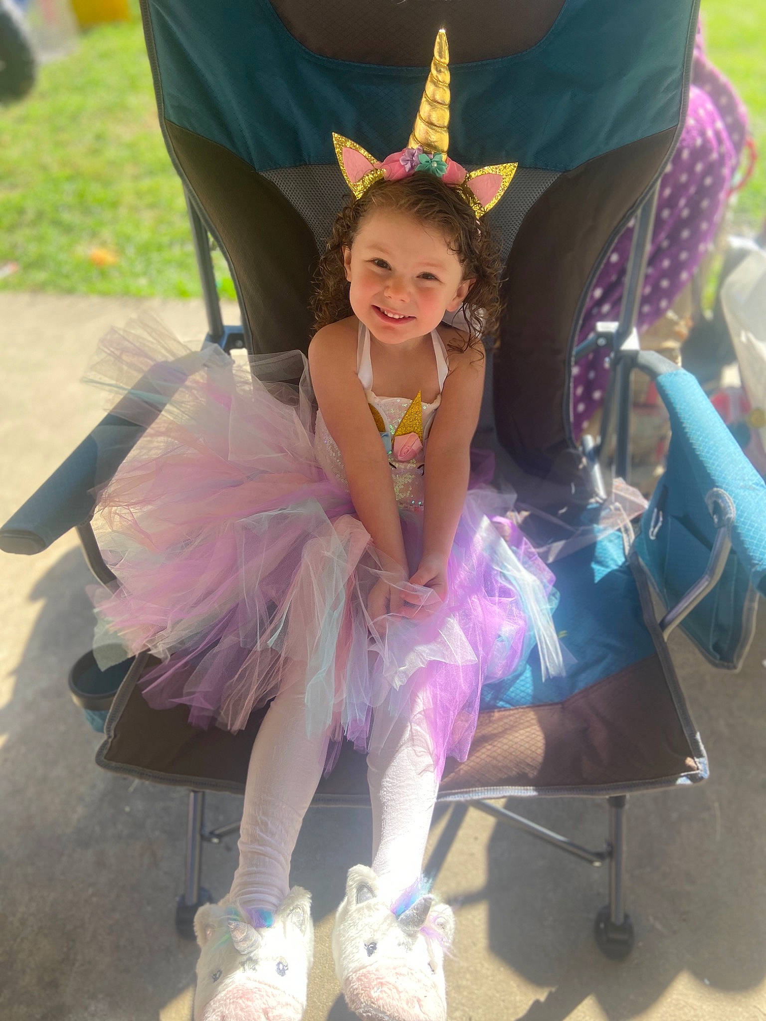 Kadence is registered to the contest to win money with this photo: beauty, chair, child, costume, costume_hat, event, fashion_accessory, feather, flag, fun, happy, headpiece, joy, magenta, mythical_creature, person, pink, purple, smile, sneakers