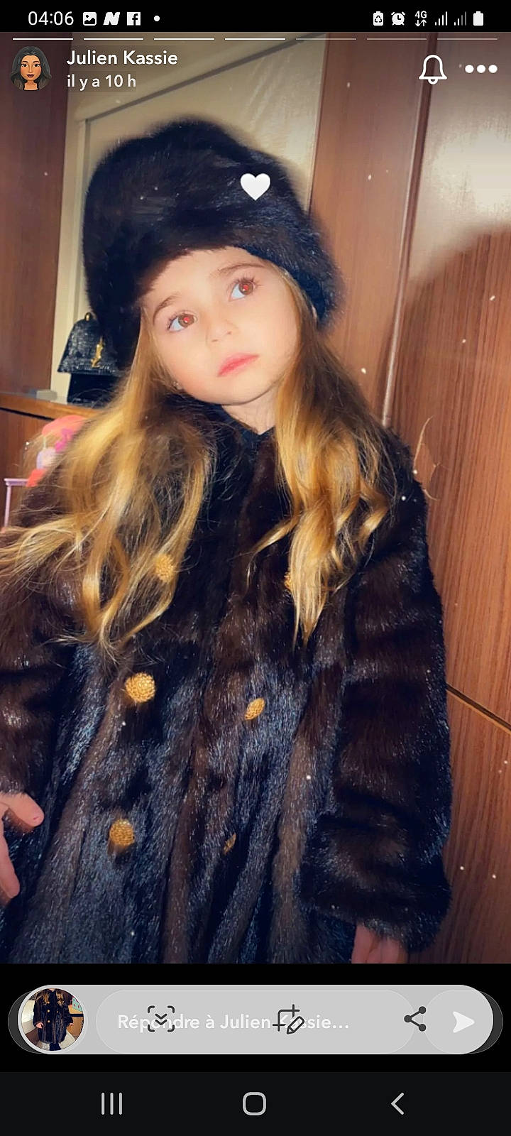 Tokyo a rejoint le concours — aidez-le/la à gagner de superbes lots ! animal_product, beauty, black_hair, blazer, cap, collar, cool, eyebrow, eyelash, fashion, fashion_design, hair, hairstyle, lip, long_hair, neck, outerwear, person, photograph, sleeve