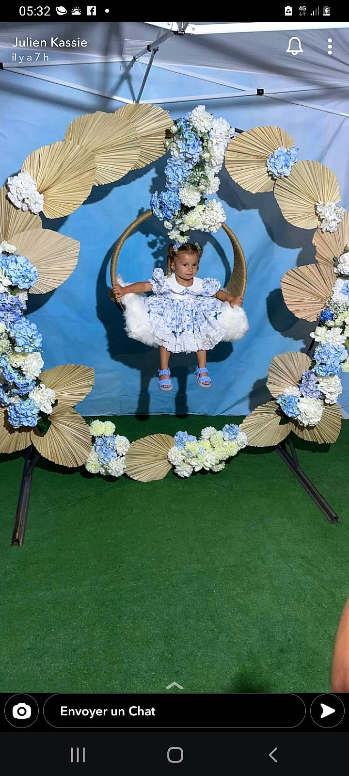 Tokyo a rejoint le concours — aidez-le/la à gagner de superbes lots ! art, blossom, blue, botany, electric_blue, event, fashion_accessory, floral_design, fun, grass, leisure, linens, pattern, person, petal, plant, pole, recreation, spring, twig