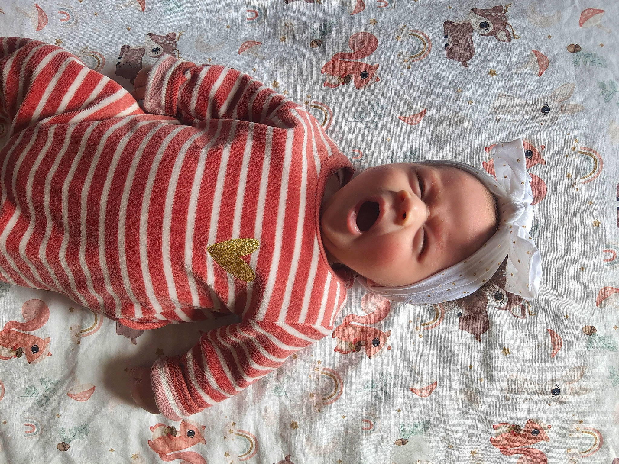 Diane participe au concours pour gagner de l'argent avec cette photo : baby, baby_products, baby_sleeping, baby_toddler_clothing, bedding, bedtime, cheek, child, comfort, happy, linens, mammal, pattern, person, pink, skin, sleeve, smile, textile, toddler