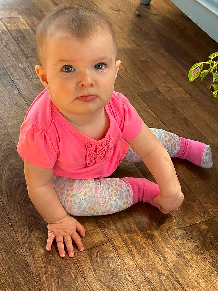 Adélie participe au concours pour gagner de l'argent avec cette photo : baby_toddler_clothing, beauty, cheek, crawling, eye, finger, floor, flooring, fun, grass, happy, hardwood, head, nose, person, pink, plant, skin, standing, toddler