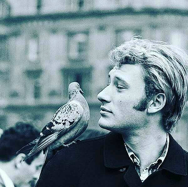 Noémie participe au concours pour gagner de l'argent avec cette photo : black_and_white, girl, headwear, monochrome_photography, person, portrait_photography