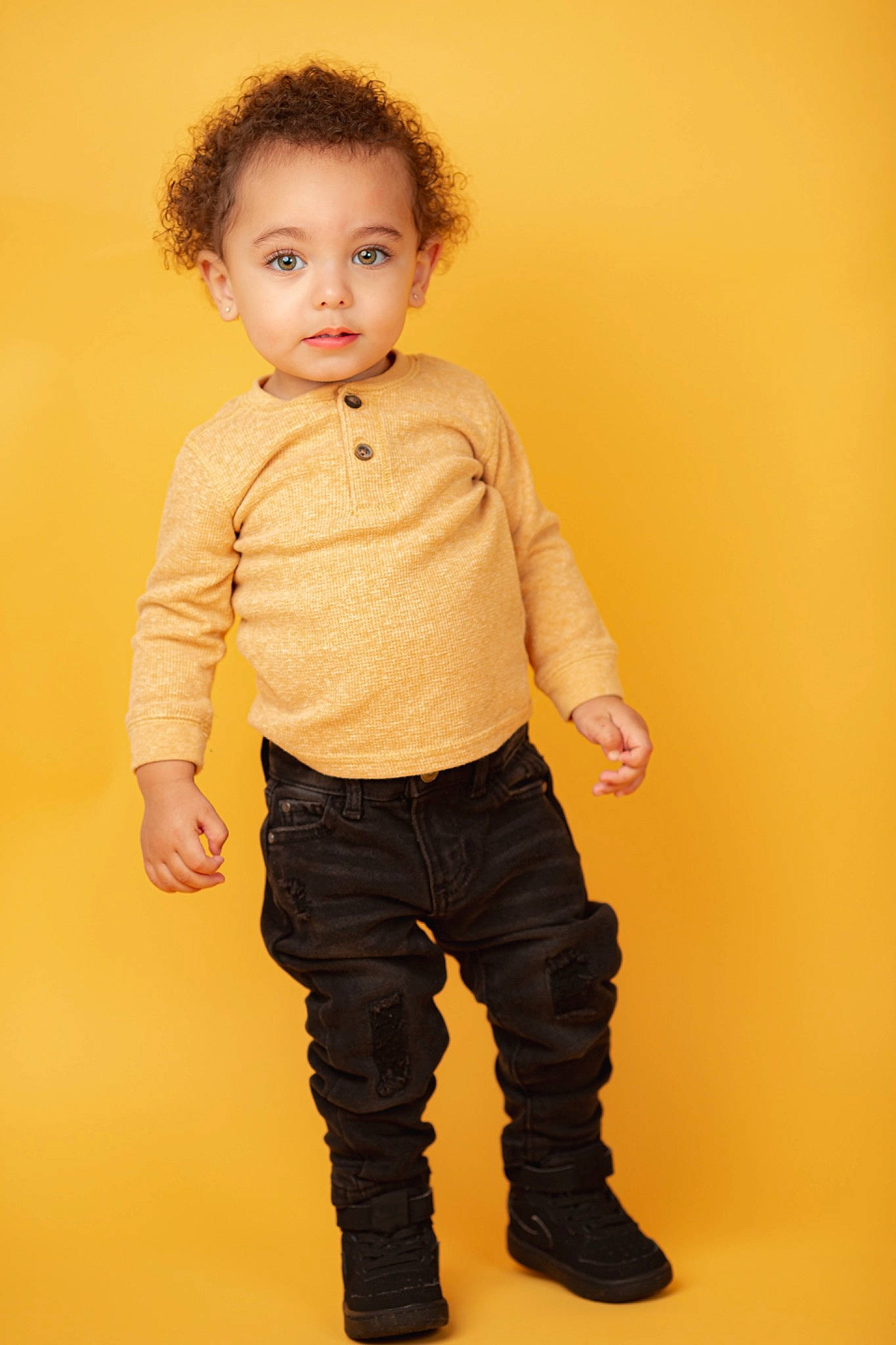 Easton is registered to the contest to win money with this photo: baby_toddler_clothing, cheek, child, clothing, denim, fashion_design, gesture, happy, human_body, human_leg, knee, peach, person, sitting, sleeve, sportswear, t_shirt, thumb, toddler, top