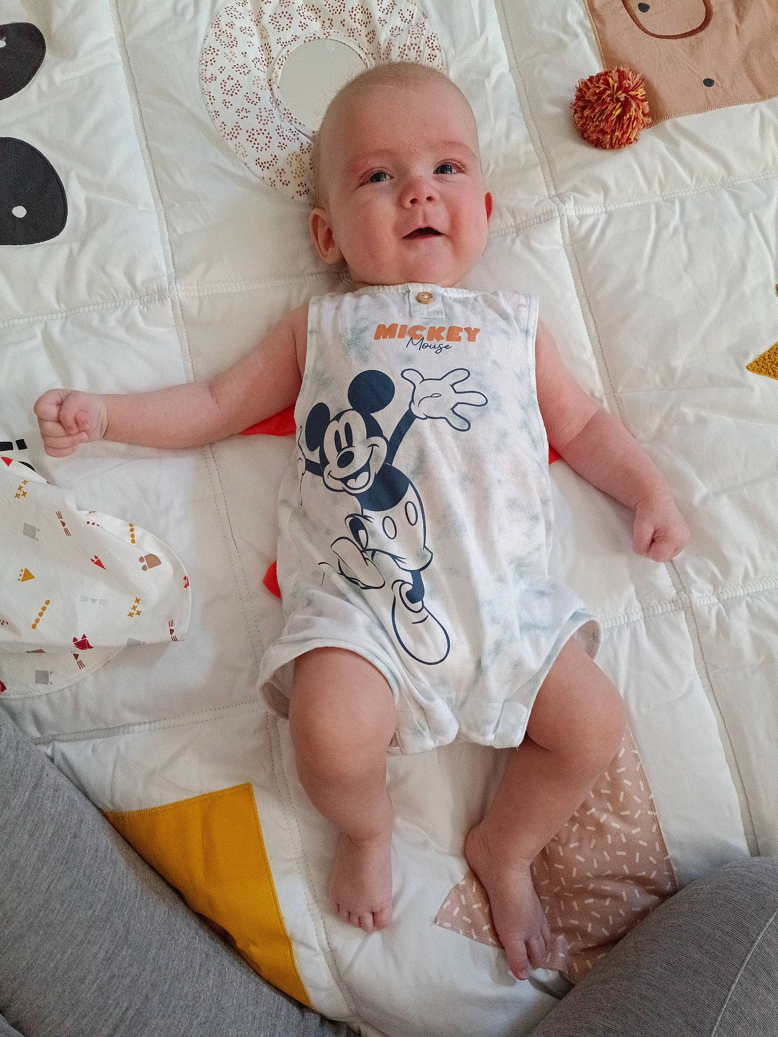 Lorenzo participe au concours pour gagner de l'argent avec cette photo : baby, baby_toddler_clothing, bedding, child, comfort, facial_expression, flash_photography, happy, linens, pattern, person, pink, sitting, skin, sleeve, smile, t_shirt, textile, thigh, toddler