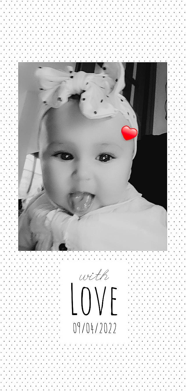 Sarah a rejoint le concours — aidez-le/la à gagner de superbes lots ! advertising, baby, baby_toddler_clothing, cheek, child, chin, eyebrow, eyelash, fashion_accessory, flash_photography, font, hair_accessory, happy, headpiece, headwear, iris, lip, person, photo_caption, poster