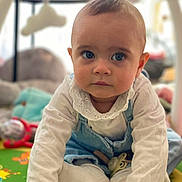 Eden participe au concours pour gagner de l'argent avec cette photo : baby, child, crawling, blue_eyes, denim_overalls, white_blouse, lace_collar, play_mat, toy, indoor, soft_toys, curious, portrait, infant, cute, hands, floor, homedecor, young_child, focused