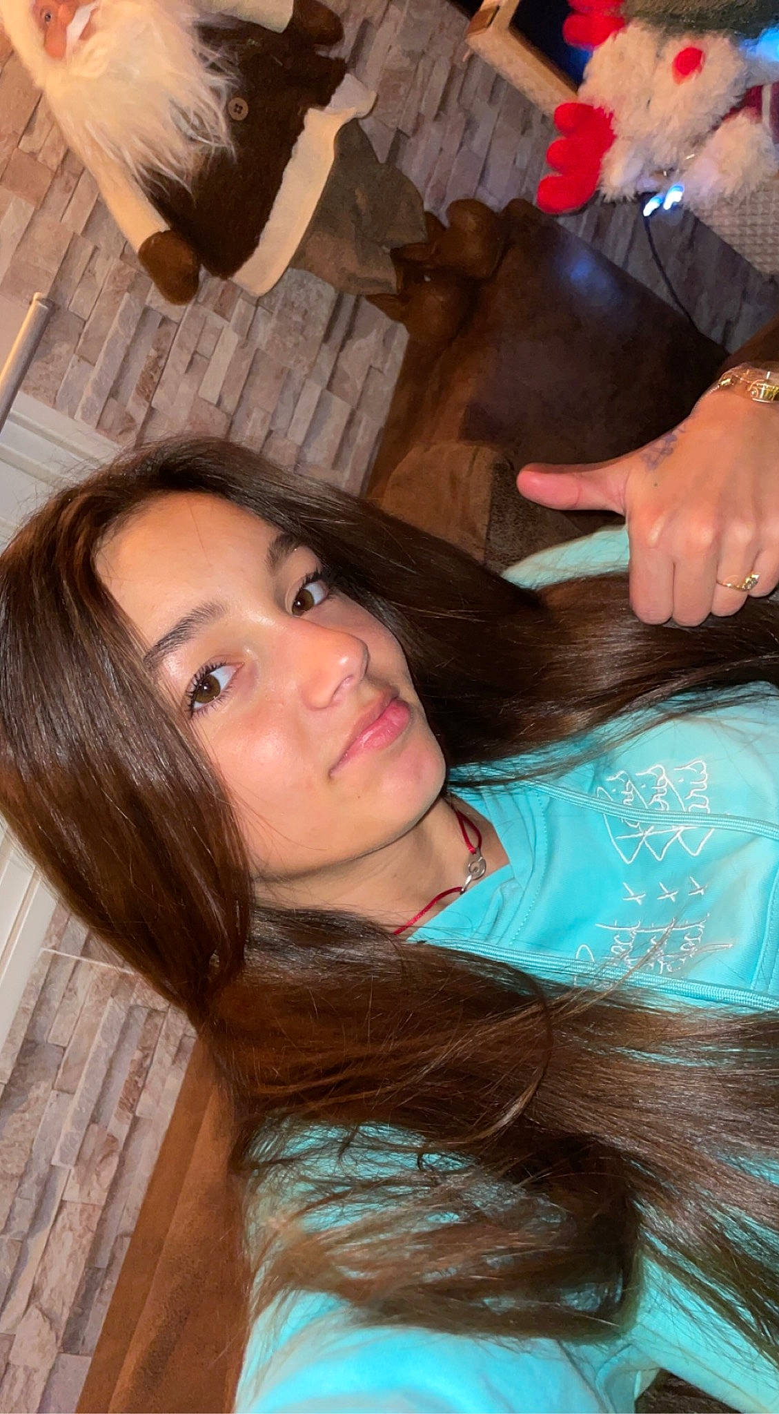 Saona a rejoint le concours — aidez-le/la à gagner de superbes lots ! beauty, black_hair, brown_hair, eyebrow, eyelash, facial_expression, flash_photography, fun, gesture, hair, hairstyle, happy, human, joy, layered_hair, lip, long_hair, mouth, person, skin