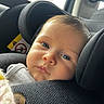 Andy a rejoint le concours — aidez-le/la à gagner de superbes lots ! baby, car_seat, infant, child, face, portrait, seat_belt, blanket, indoor, close_up, curious, soft_lighting, comfort, car_interior, head_support, cushion, young_child, looking_at_camera, seat, child_safety