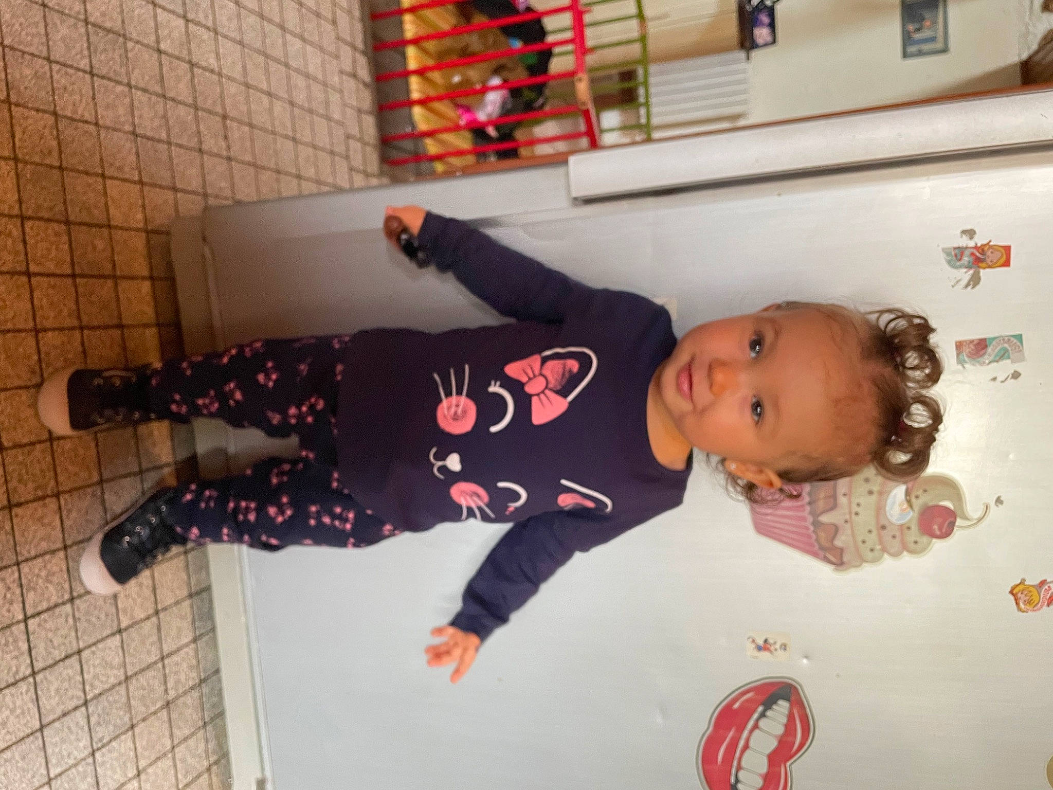 Olivia participe au concours pour gagner de l'argent avec cette photo : active_pants, baby, baby_toddler_clothing, child, floor, flooring, fun, happy, house, leg, pattern, person, room, sleeve, sock, t_shirt, toddler, walking_shoe