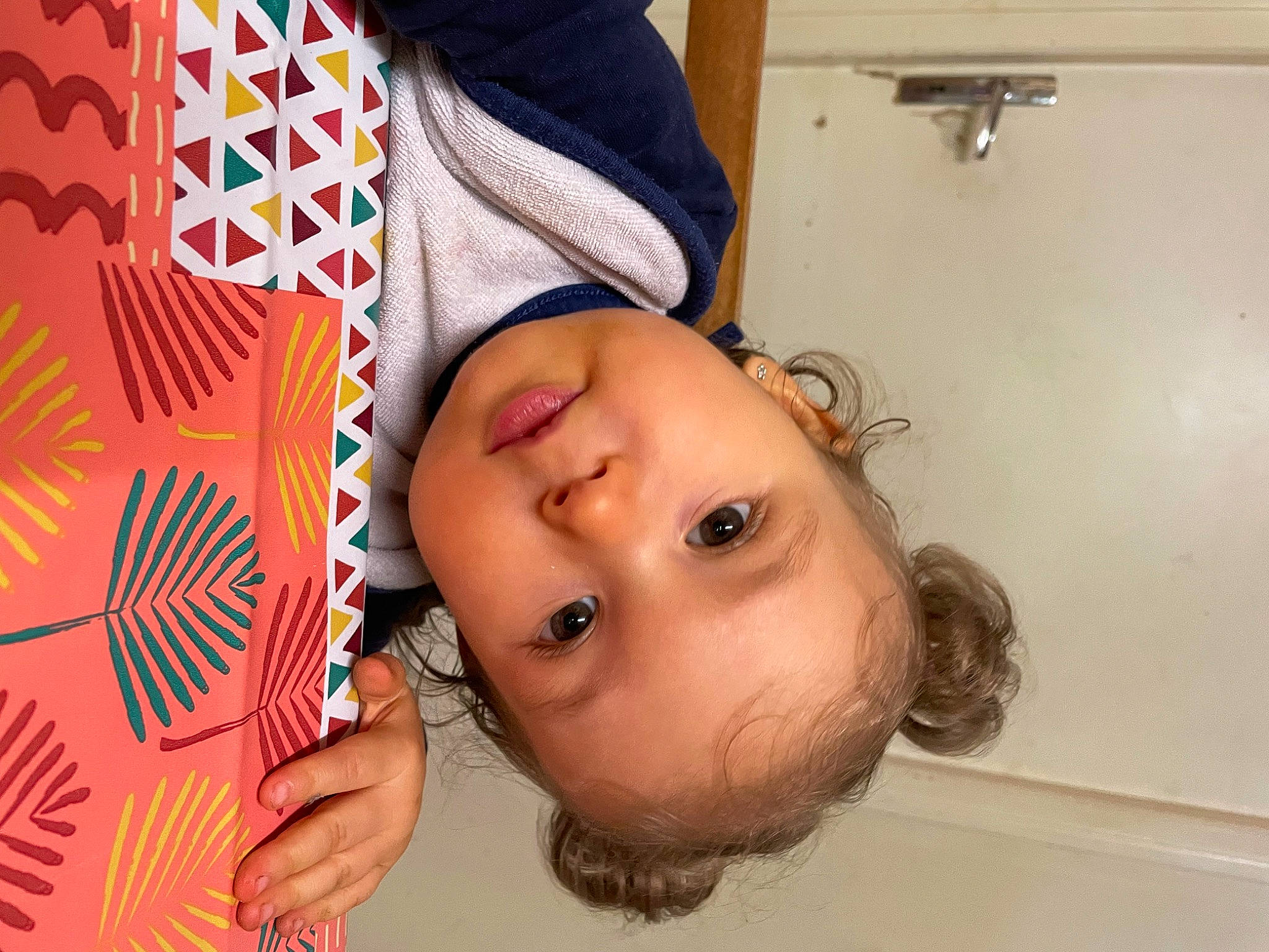 Olivia a rejoint le concours — aidez-le/la à gagner de superbes lots ! bathing, cheek, chest, child, eyebrow, eyelash, face, facial_expression, finger, fun, happy, headgear, jaw, lip, mouth, neck, nose, pattern, person, selfie