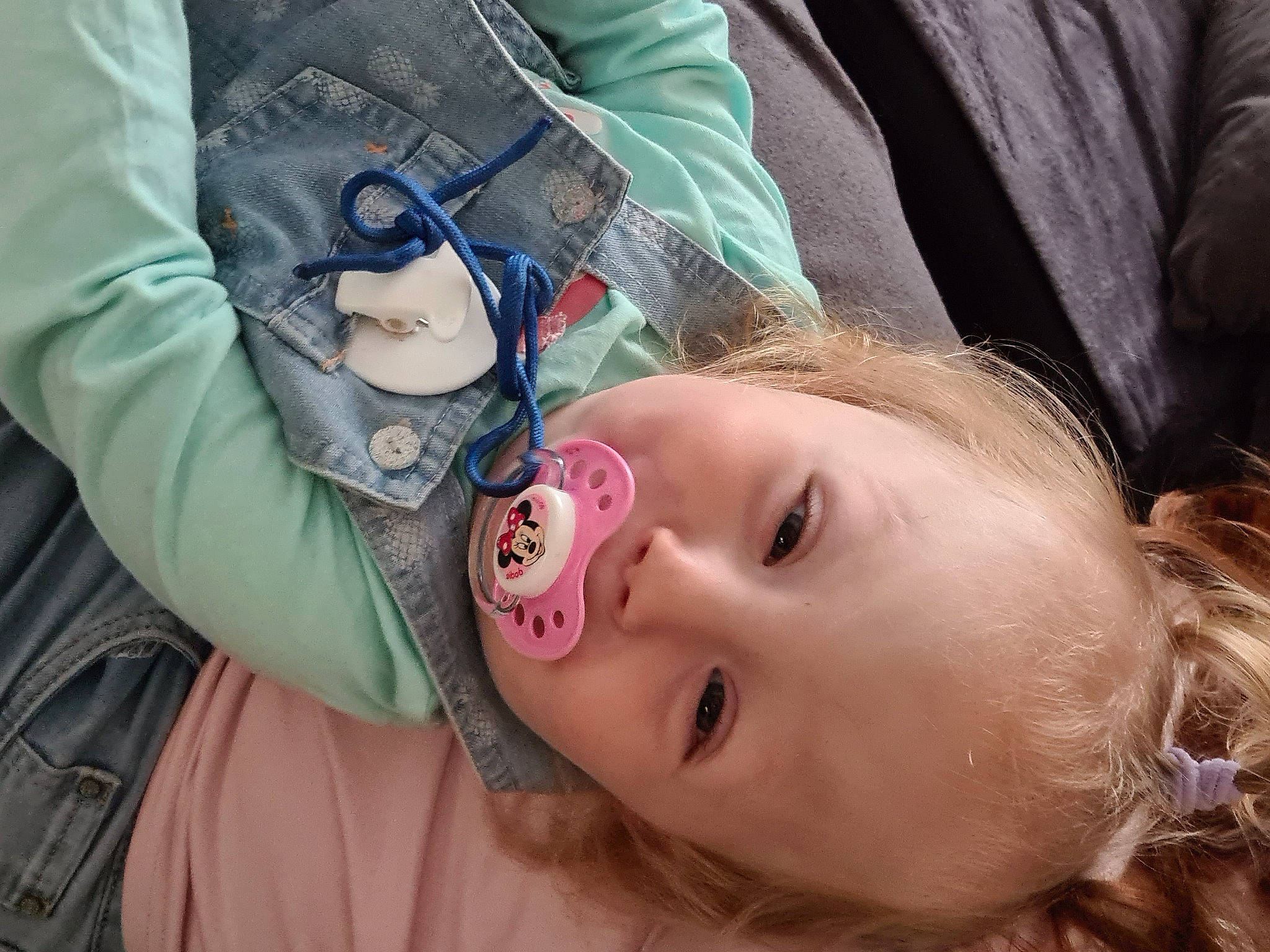 Kélya participe au concours pour gagner de l'argent avec cette photo : baby, cheek, comfort, cool, eye, eyebrow, eyelash, happy, head, human, iris, lip, mouth, neck, nose, person, skin, sleeve, smile, textile