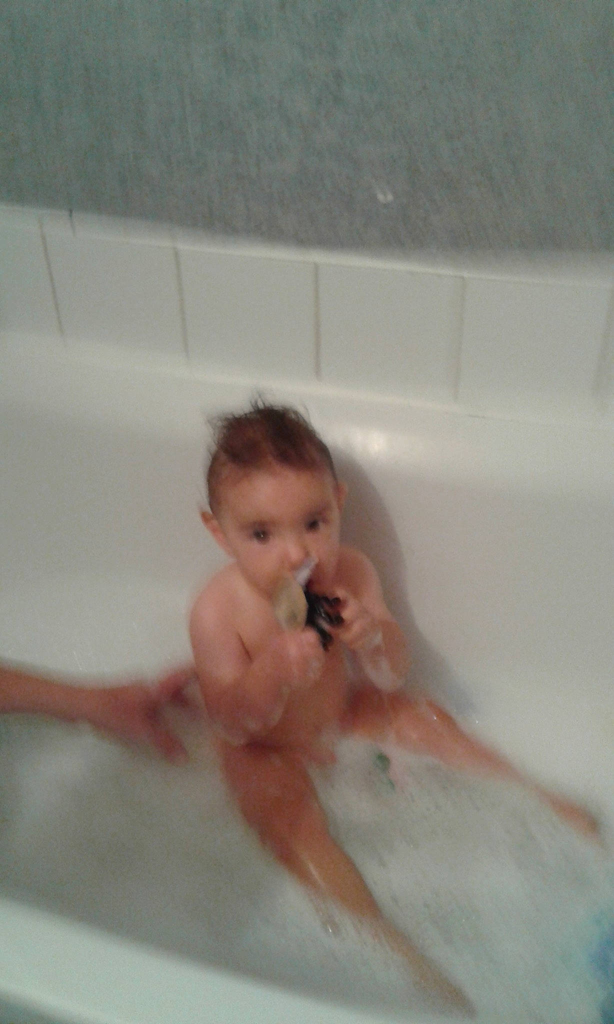 Keylian a rejoint le concours — aidez-le/la à gagner de superbes lots ! baby, bathing, bathtub, child, person, plumbing_fixture, skin, toddler