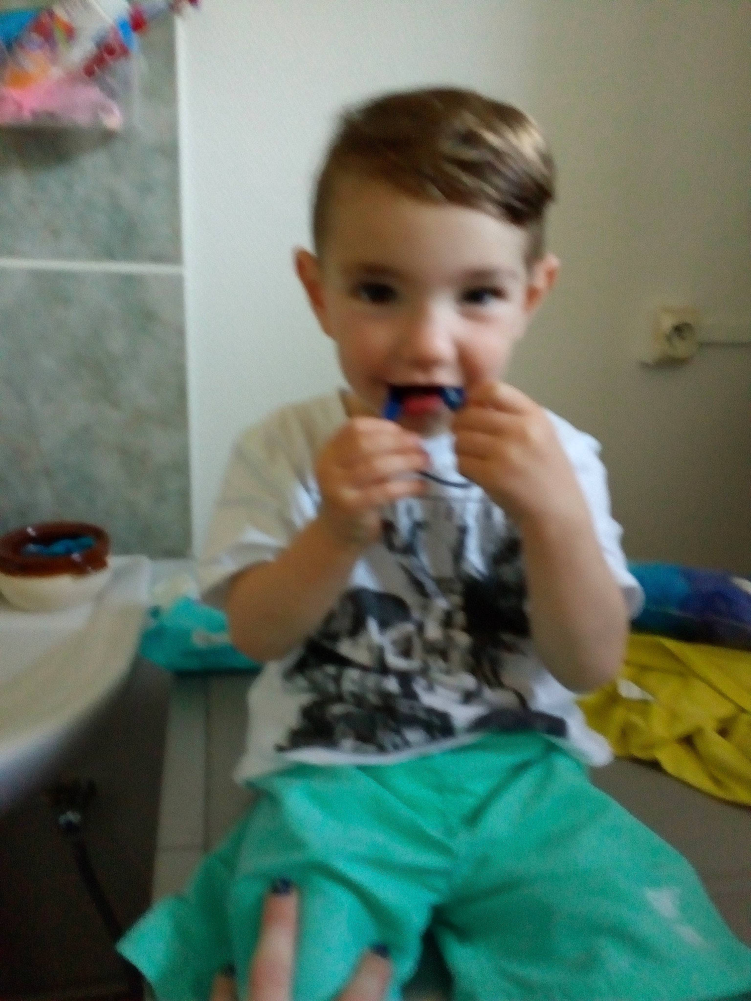 Keylian a rejoint le concours — aidez-le/la à gagner de superbes lots ! baby, cheek, child, finger, person, thumb, toddler