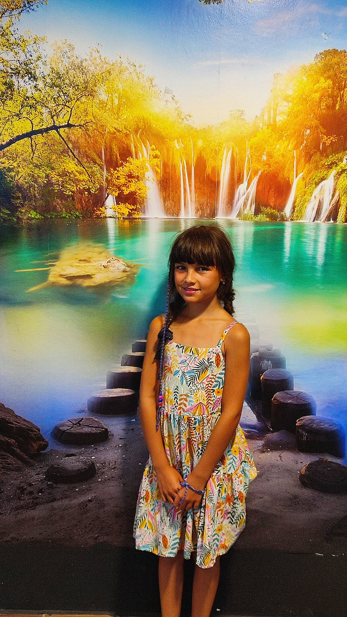 Jamila a rejoint le concours — aidez-le/la à gagner de superbes lots ! botany, dress, flash_photography, happy, joy, leaf, light, lighting, natural_landscape, nature, people_in_nature, person, photograph, plant, sky, smile, standing, travel, tree, water