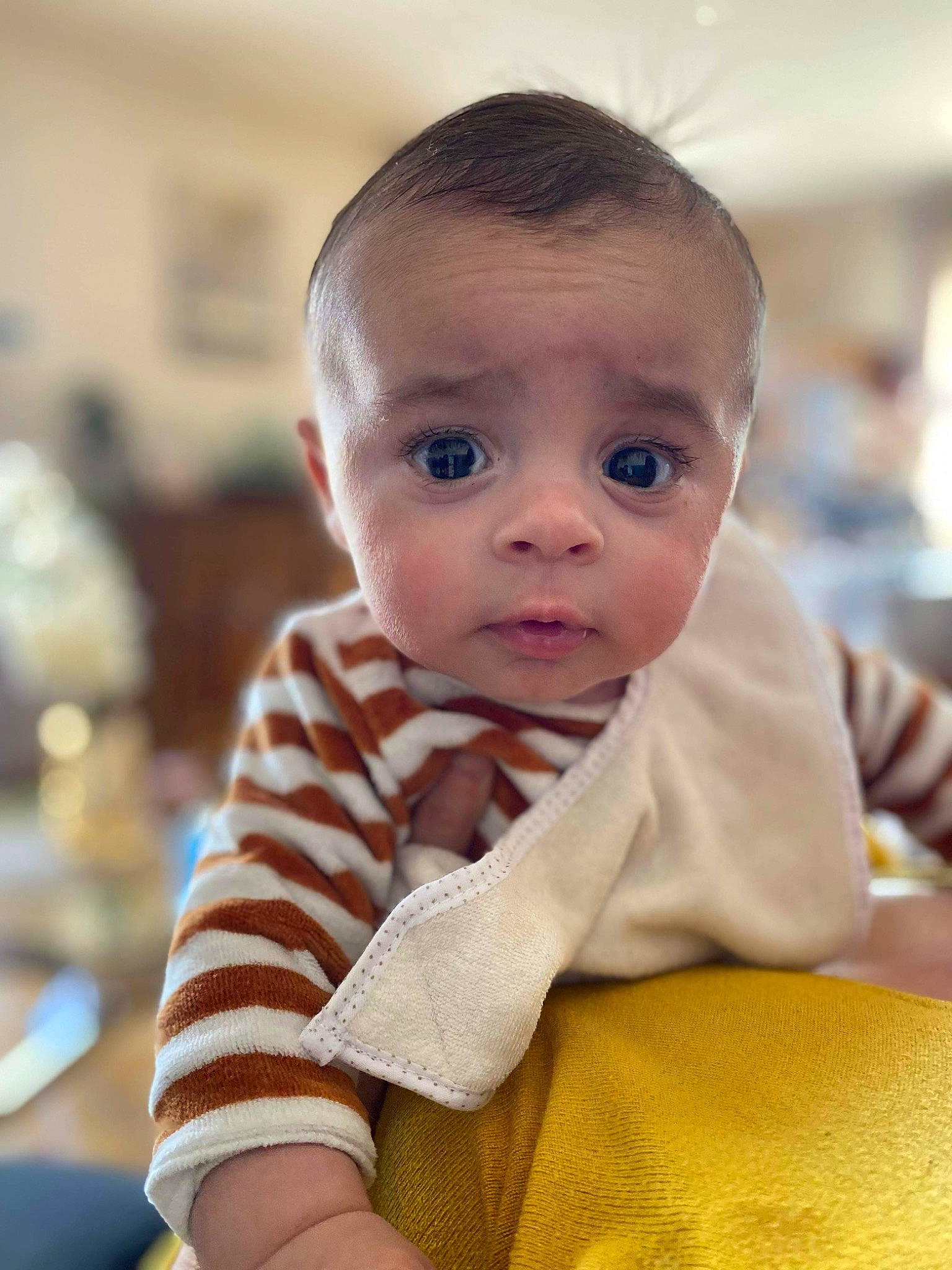 Louis participe au concours pour gagner de l'argent avec cette photo : baby, baby_toddler_clothing, cheek, child, comfort, fun, happy, iris, linens, person, portrait_photography, room, sitting, sleeve, toddler