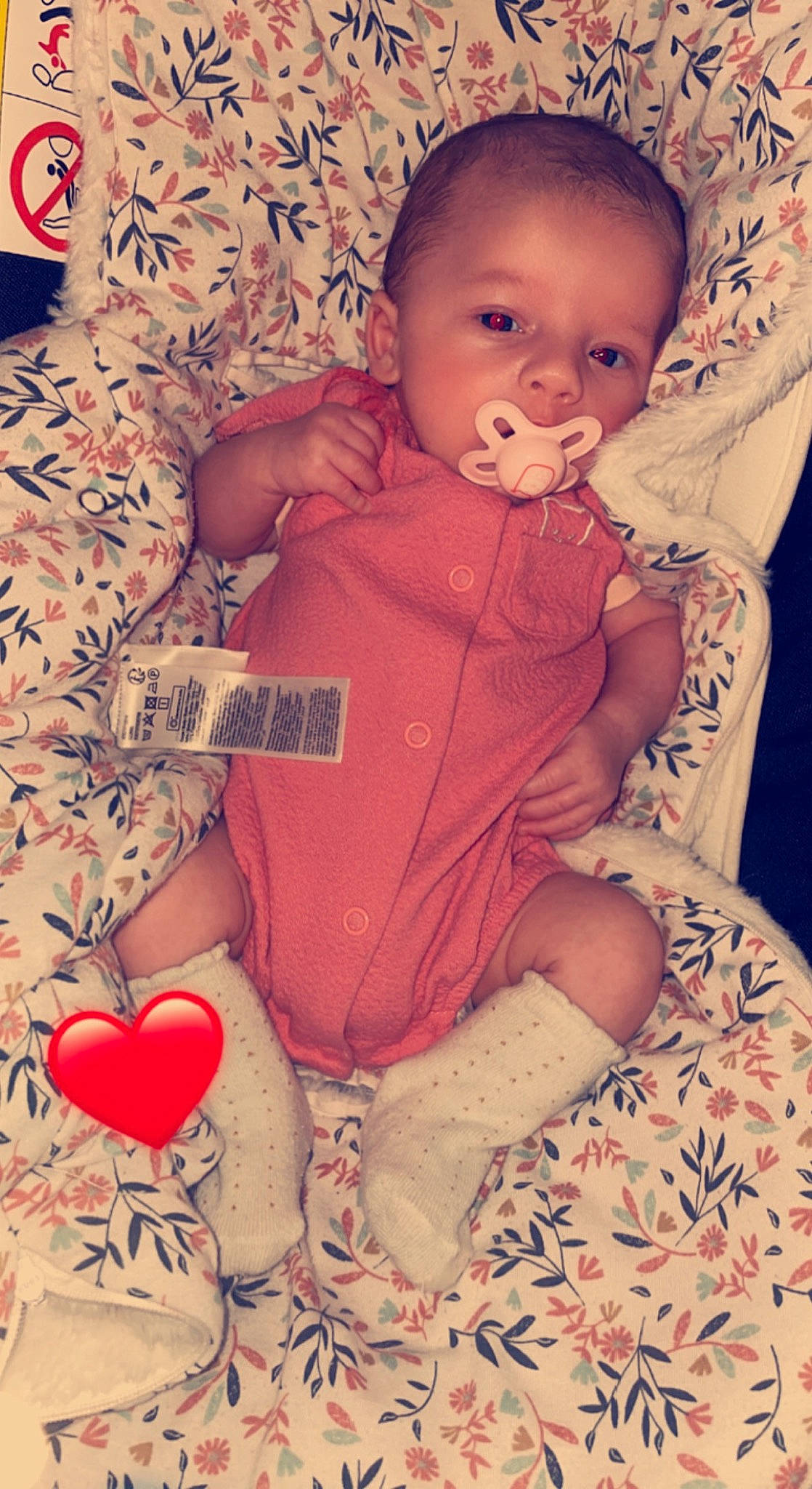 Maïna a rejoint le concours — aidez-le/la à gagner de superbes lots ! arm, baby_toddler_clothing, cheek, comfort, dress, facial_expression, finger, hand, happy, human_body, lip, mouth, neck, organ, person, pink, red, skin, sleeve, textile