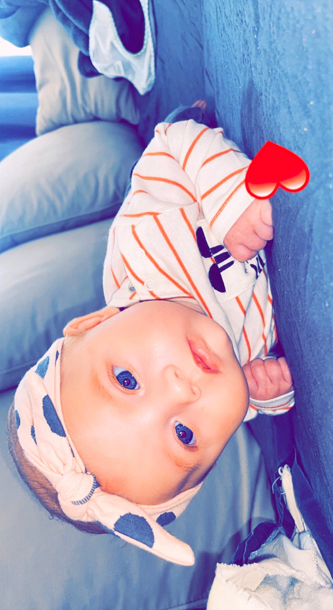 Maïna a rejoint le concours — aidez-le/la à gagner de superbes lots ! azure, baby, baby_safety, baby_sleeping, baby_toddler_clothing, blue, cheek, child, comfort, couch, electric_blue, eye, face, hat, headwear, lip, mouth, nose, person, skin