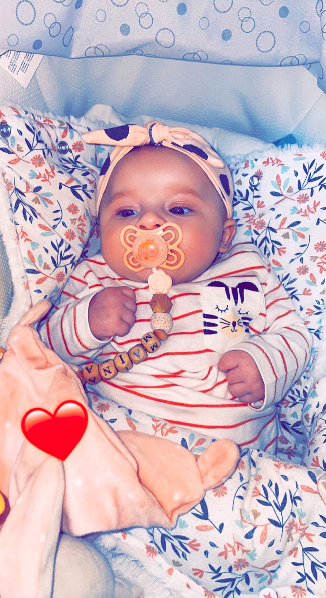 Maïna a rejoint le concours — aidez-le/la à gagner de superbes lots ! baby, baby_products, baby_sleeping, baby_toddler_clothing, bedding, bedtime, blue, cheek, child, comfort, event, face, headwear, linens, lip, mouth, nose, person, pink, skin