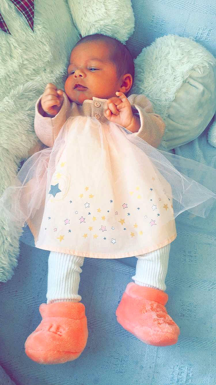 Myah participe au concours pour gagner de l'argent avec cette photo : baby, child, nose, person, toddler