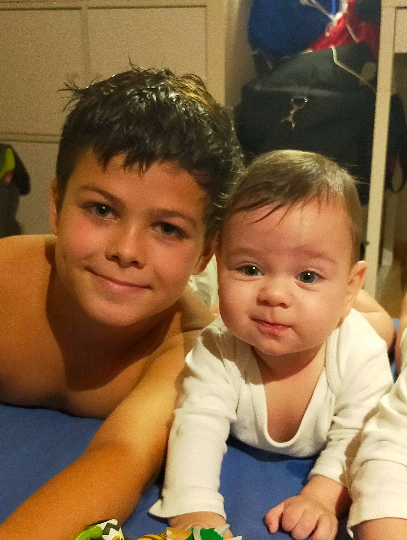 Gianni a rejoint le concours — aidez-le/la à gagner de superbes lots ! baby, baby_toddler_clothing, cheek, child, chin, facial_expression, finger, fun, hairstyle, happy, iris, joy, mouth, muscle, nose, people, person, sharing, skin, smile