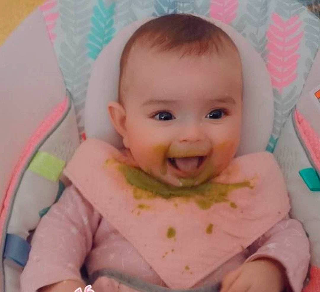 Anna participe au concours pour gagner de l'argent avec cette photo : baby, baby_toddler_clothing, cheek, chin, eye, eyebrow, face, happy, head, iris, lip, mouth, nose, person, pink, product, skin, sleeve, smile, textile