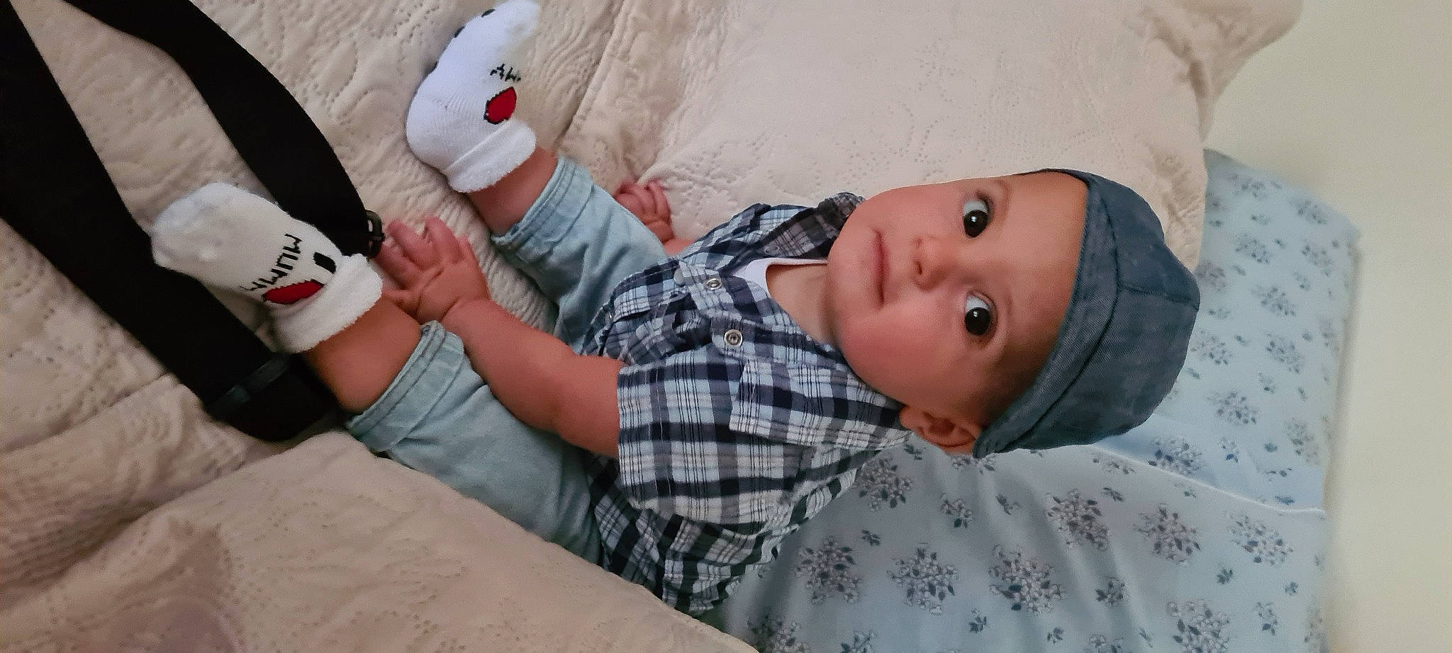 Lizandro participe au concours pour gagner de l'argent avec cette photo : baby, child, finger, headwear, nose, person, toddler