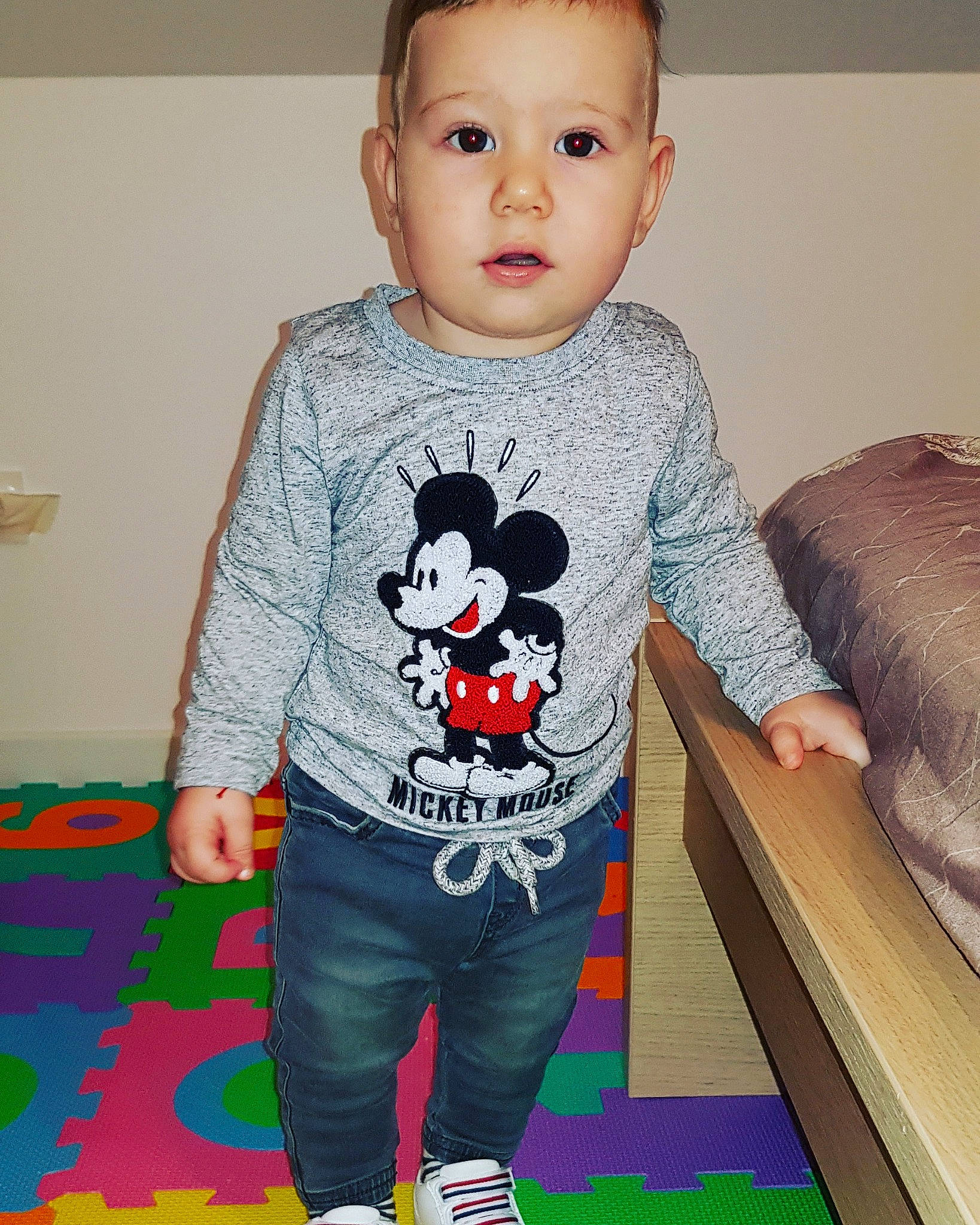 Nikita a rejoint le concours — aidez-le/la à gagner de superbes lots ! baby, baby_toddler_clothing, child, clothing, cool, outerwear, pajamas, person, product, shoe, sleeve, smile, t_shirt, toddler, top, trousers