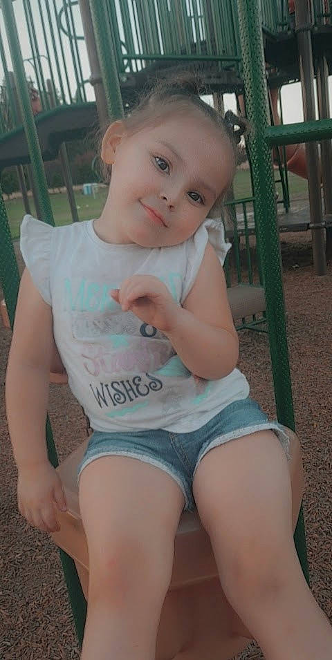 Izabella is registered to the contest to win money with this photo: baby_toddler_clothing, cheek, facial_expression, finger, grass, hair, hairstyle, head, human_body, iris, joint, leg, mouth, muscle, neck, person, shoulder, skin, smile, thigh