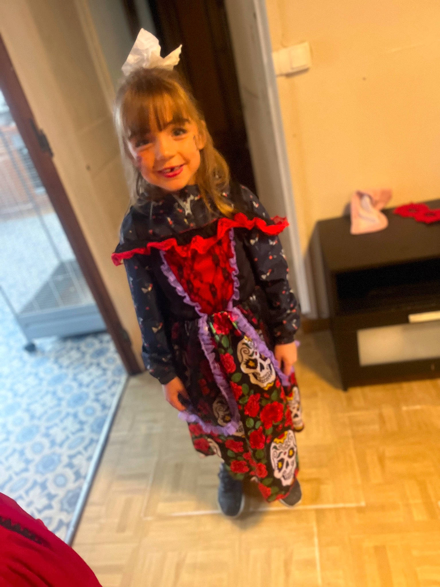 Lea participe au concours pour gagner de l'argent avec cette photo : baby_toddler_clothing, child, costume, dress, event, fashion_design, floor, flooring, formal_wear, fun, hardwood, joy, pattern, person, room, sleeve, smile, suit, toddler, varnish