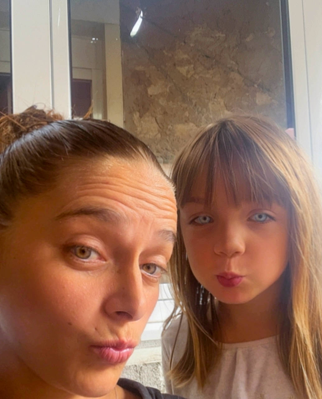 Lea a rejoint le concours — aidez-le/la à gagner de superbes lots ! cheek, chin, cool, ear, eyebrow, eyelash, face, facial_expression, forehead, fun, gesture, happy, iris, jaw, light, lip, mouth, neck, nose, person